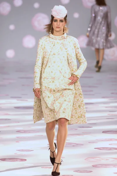 Look 15